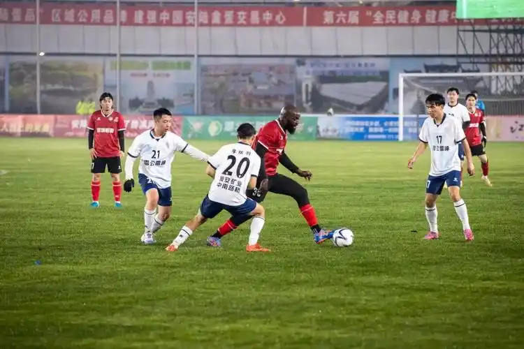欧冠对决：利物浦 VS 阿森纳